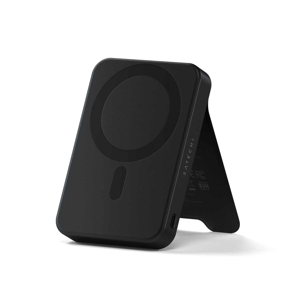 Batterie Satechi OntheGo 10K noire, face magnétique et béquille ouverte.